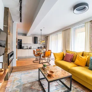 apartament-stryska-21a.zakopanehotels.org/